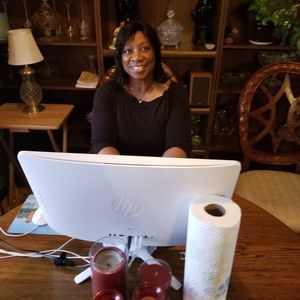 Meet your Posher, Caroline